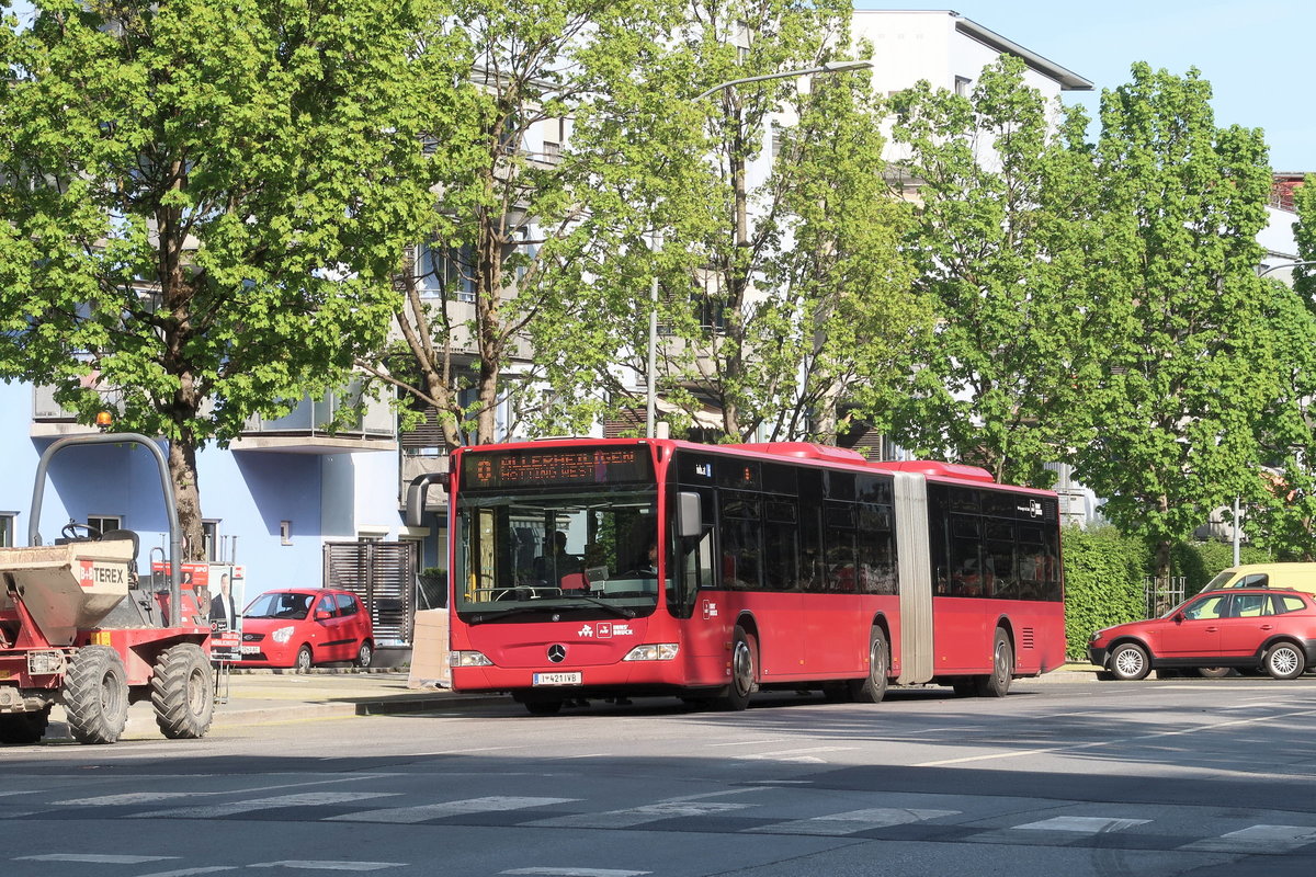 Mercedes Citaro Facelift Bus Nr. 421 der Innsbrucker Verkehrsbetriebe als Linie O an der Haltestelle Roßbachstraße. Aufgenommen 21.4.2018.