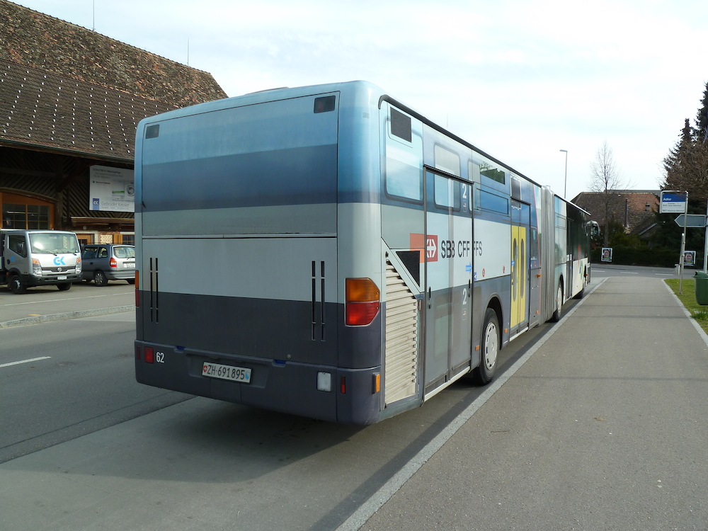 Mercedes Citaro G Nr. 62 (2000) der VZO am 25.2.2014 in Grüningen bei der Endhaltestelle.