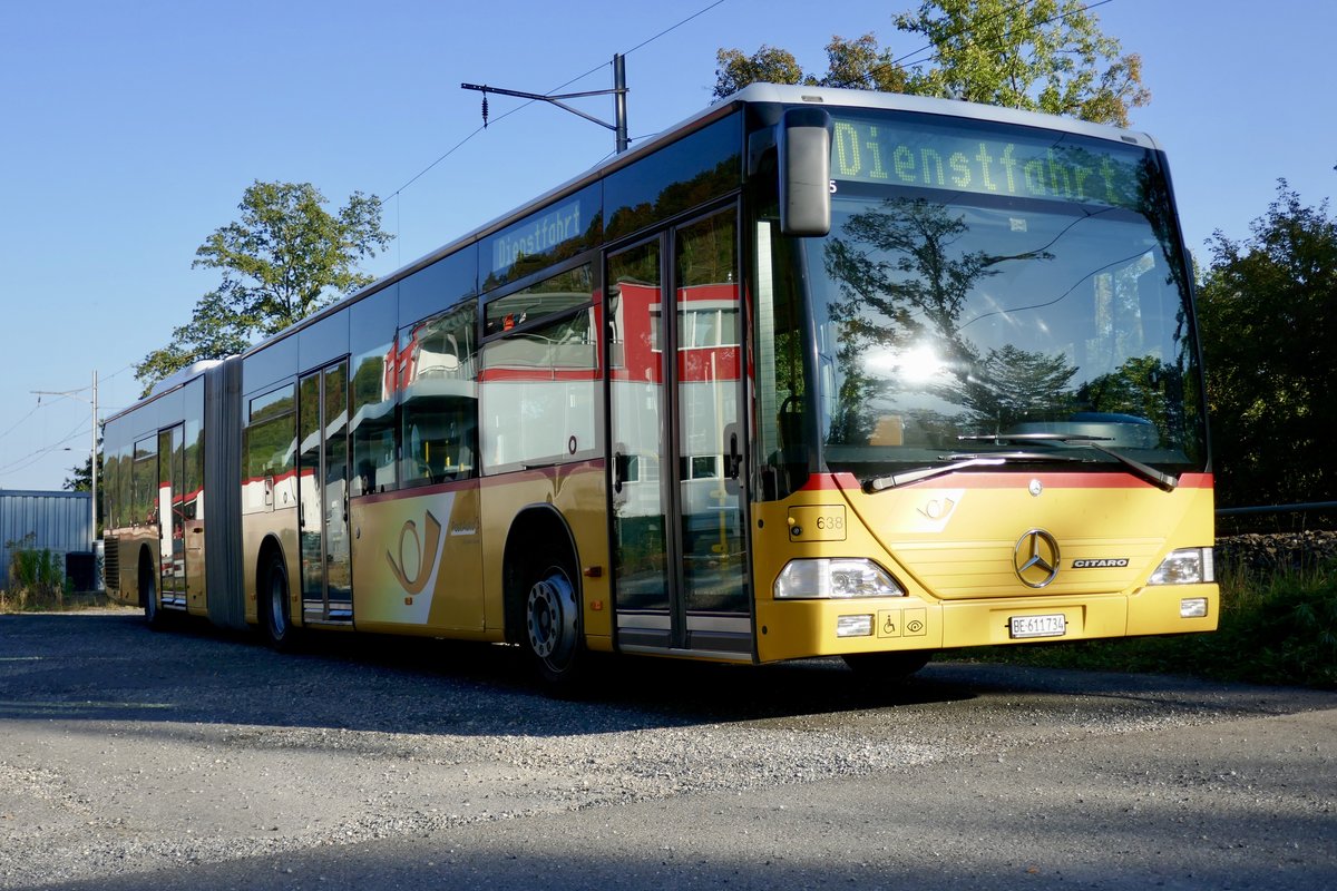 Mercedes Citaro I Gelenkbus von Klopfstein Laupen am 20.9.18 vor der Garage in Laupen parkiert.