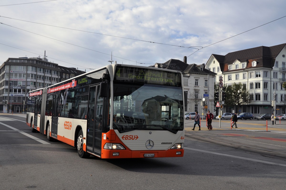 Mercedes Citaro mit der Betriebsnummer 44 auf der Linie 4 beim Bahnhof Solothurn. Die Aufnahme stammt vom 08.11.2012.