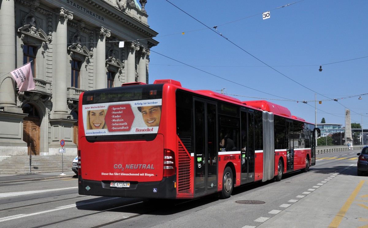 Mercedes Citaro mit der Betriebsnummer 849 auf der Linie 10 beim Stadttheater Bern. Die Aufnahme stammt vom 05.08.2013.
