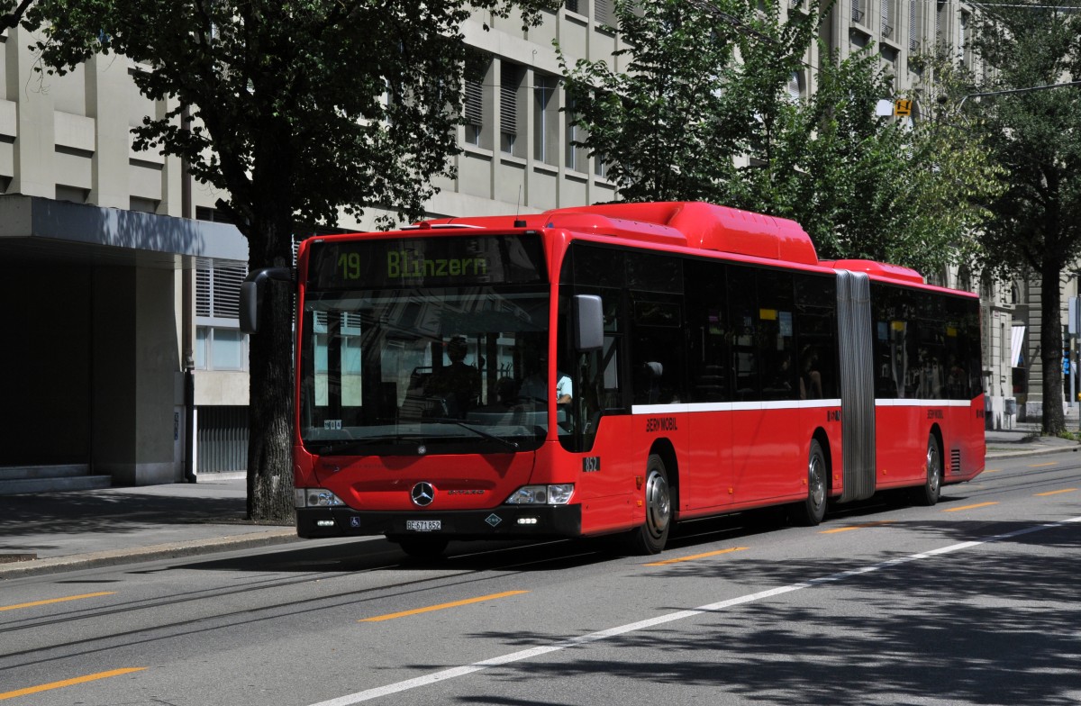 Mercedes Citaro mit der Betriebsnummer 852 auf der Linie 19 in der Bundesgasse. Die Aufnahme stammt vom 05.08.2013.