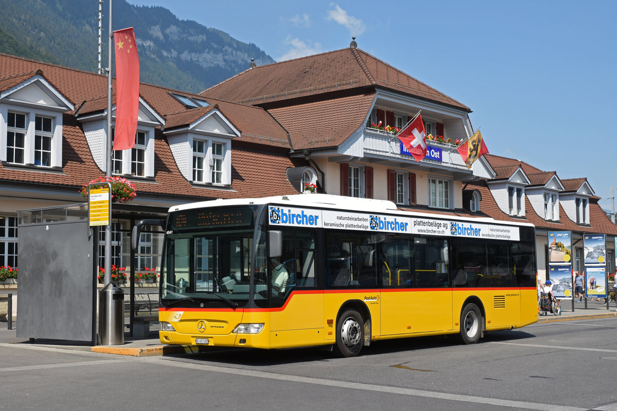 Mercedes Citaro der Post, auf der Linie 104, bedient die Haltestelle beim Bahnhof Interlaken Ost. Die Aufnahme stammt vom 02.08.2018.