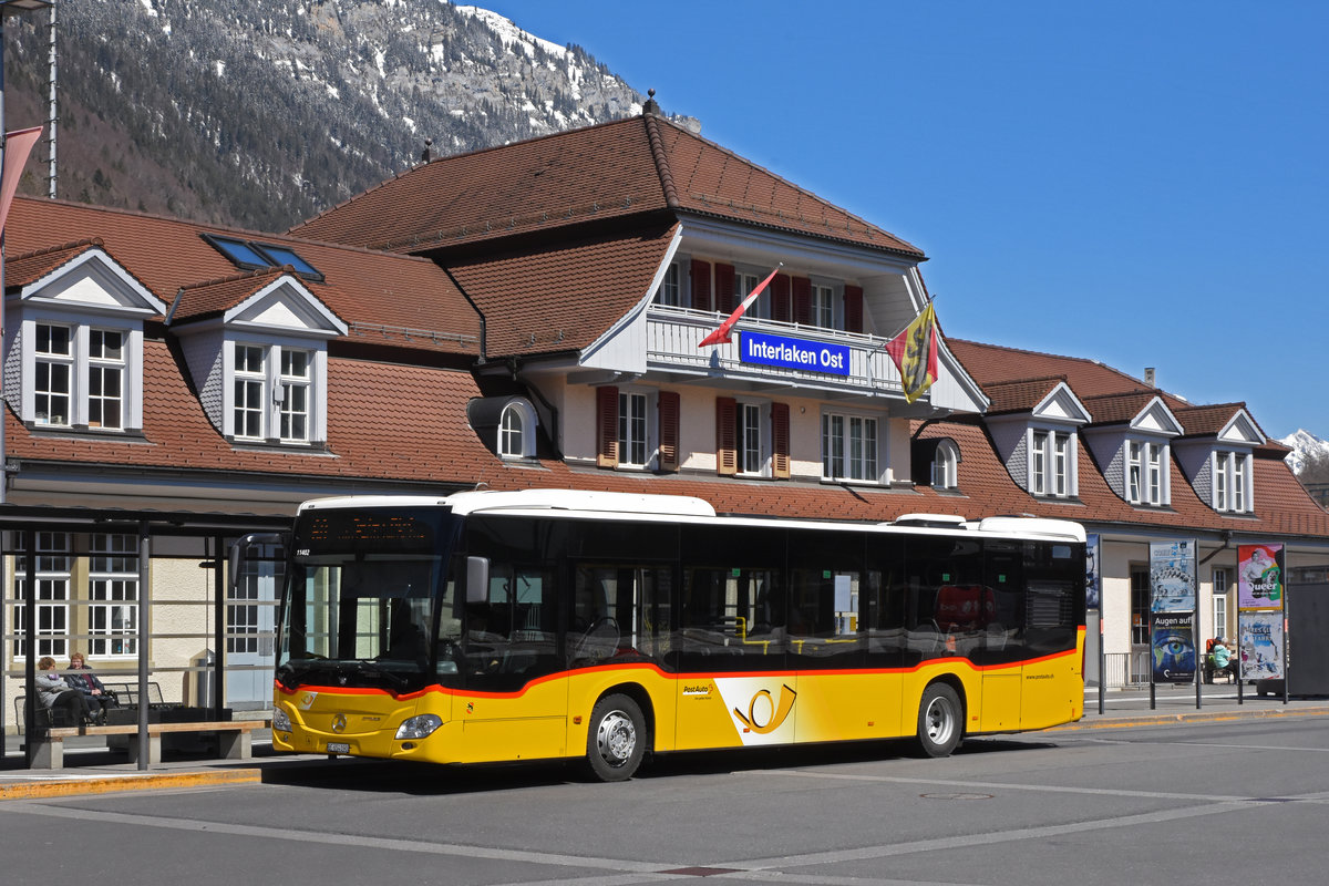 Mercedes Citaro der Post, auf der Linie 60, wartet an der Endstation beim Bahnhof Interlaken Ost. Die Aufnahme stammt vom 08.04.2021.