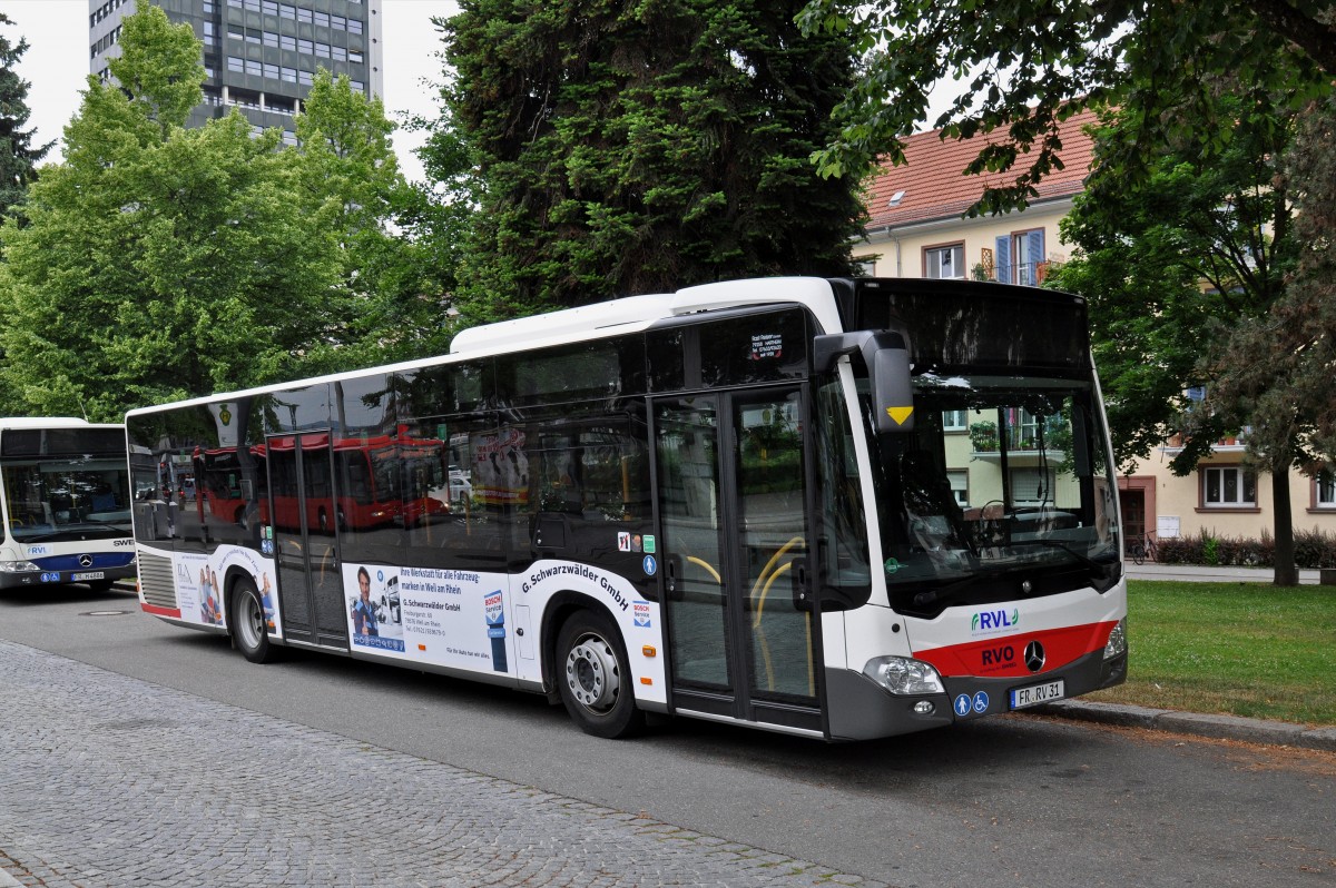 Mercedes Citaro von RVL wartet beim Busbahnhof, in der Nähe des Bahnhofes von Lörrach. Die Aufnahme stammt vom 09.06.2015.
