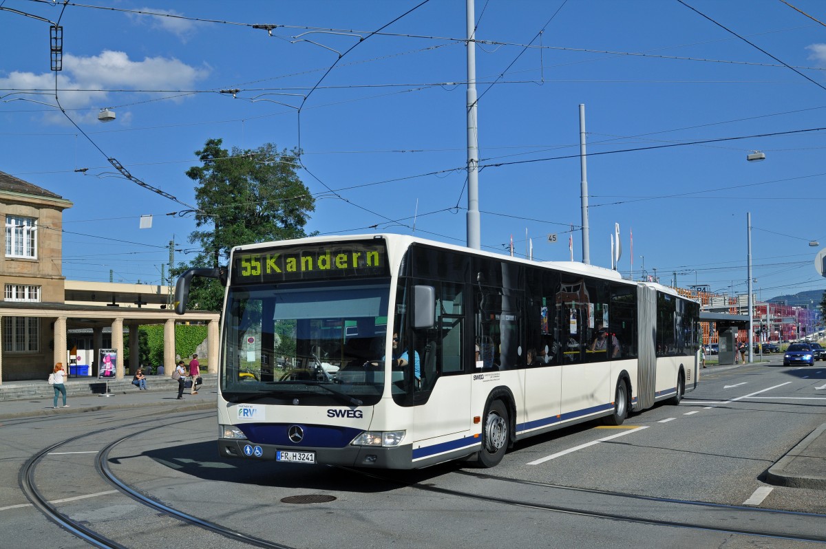 Mercedes Citaro von SWEG auf der Linie 55 verlässt die Haltestelle am Badischen Bahnhof. Die Aufnahme stammt vom 24.06.2015.