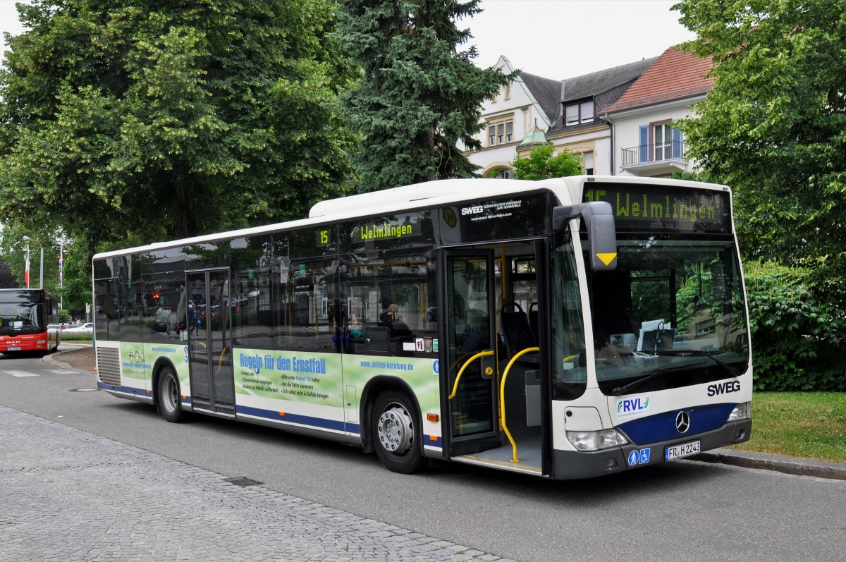 Mercedes Citaro von SWEG wartet beim Busbahnhof, in der Nähe des Bahnhofes von Lörrach. Die Aufnahme stammt vom 09.06.2015.