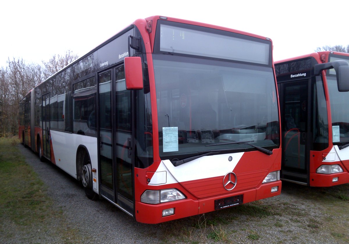 Mercedes Citaro wartet auf neuen Besitzer. Abgestellt in Steimbke. Aufgenommen am 01.12.2014