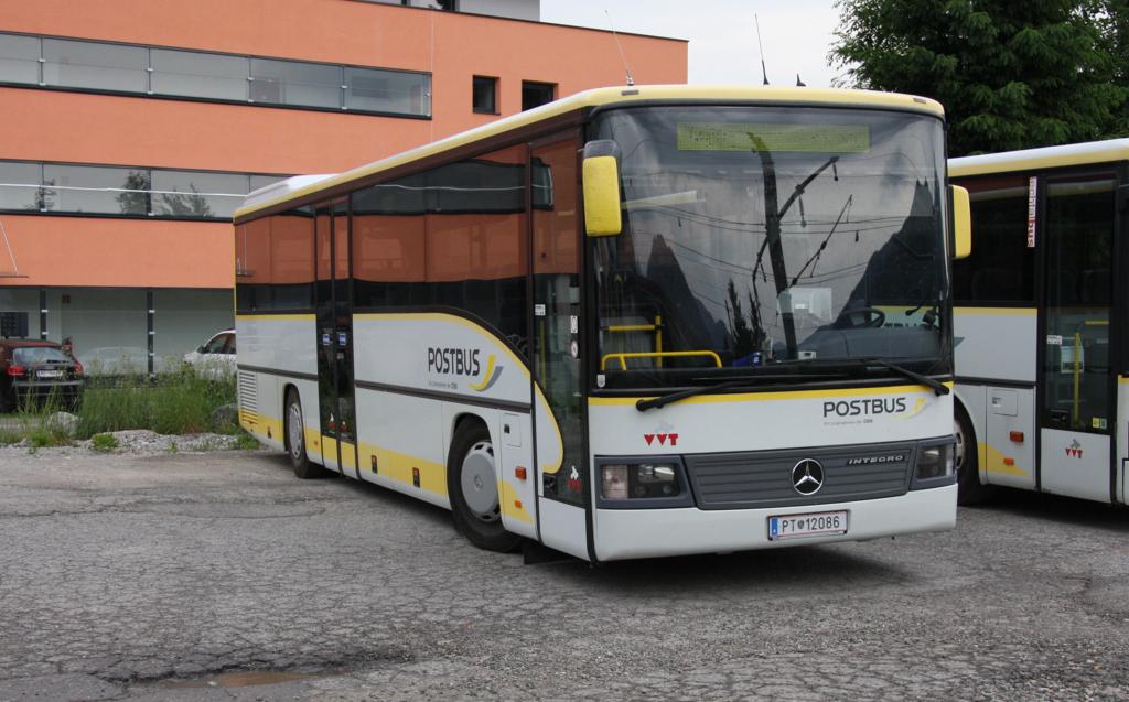 Mercedes Integro Postbus am 6.6.2015 am Bahnhof Reutte in Österreich.