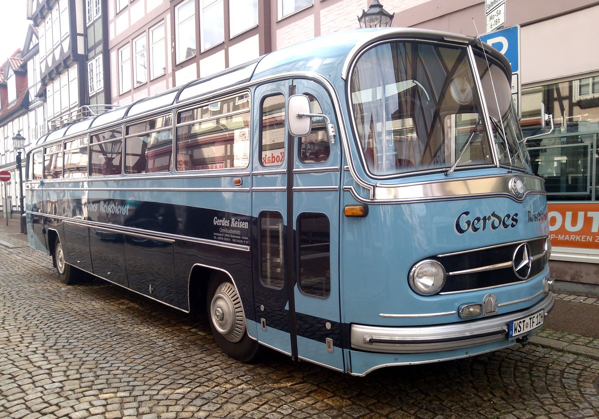 Mercedes O-321 hier zu bestaunen auf dem Oldtimertreffen in Celle. Aufgenommen am 30.08.2015