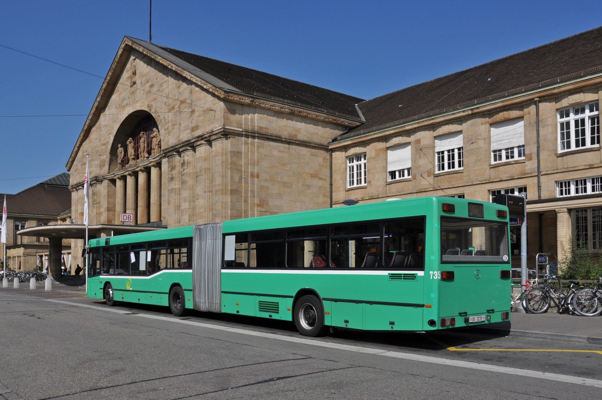 Mercedes O 405 N 735 auf der Linie 30 bedient die Haltestelle Badischer Bahnhof. Die Aufnahme stammt vom 08.09.2014.