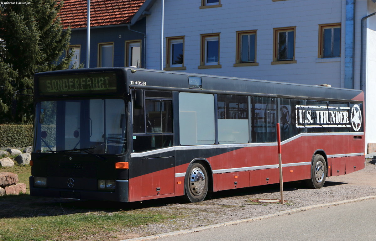 Mercedes O405N Ursprung unbekannt als zukünftiger Foodbus in Peterzell 25.3.20 Inzwischen hat der Bus bereits eine neue Folierung erhalten.