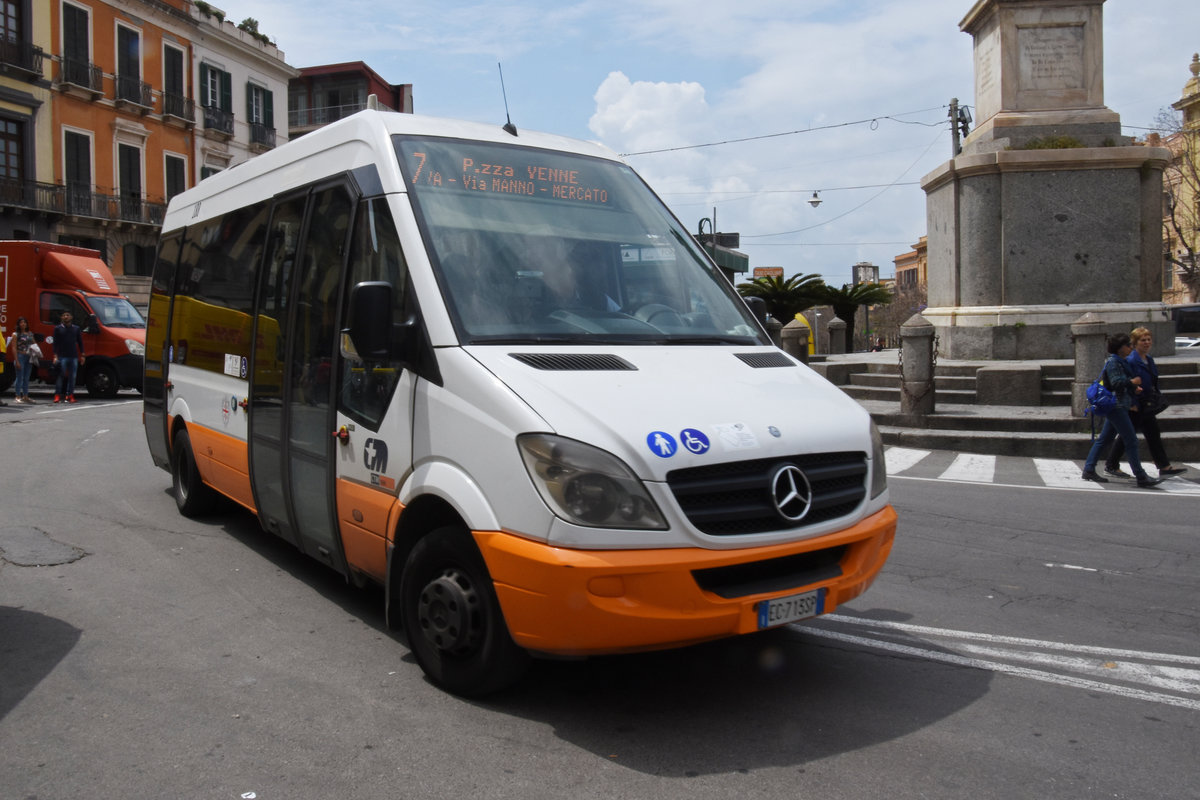 Mercedes Sprinter 188, auf der Linie 7 unterwegs in Cagliari. Die Aufnahme stammt vom 08.05.2018.