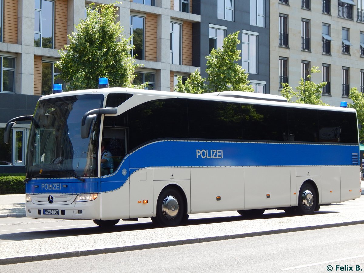 Mercedes Tourismo von der Polizei aus Deutschland in Berlin am 08.06.2016