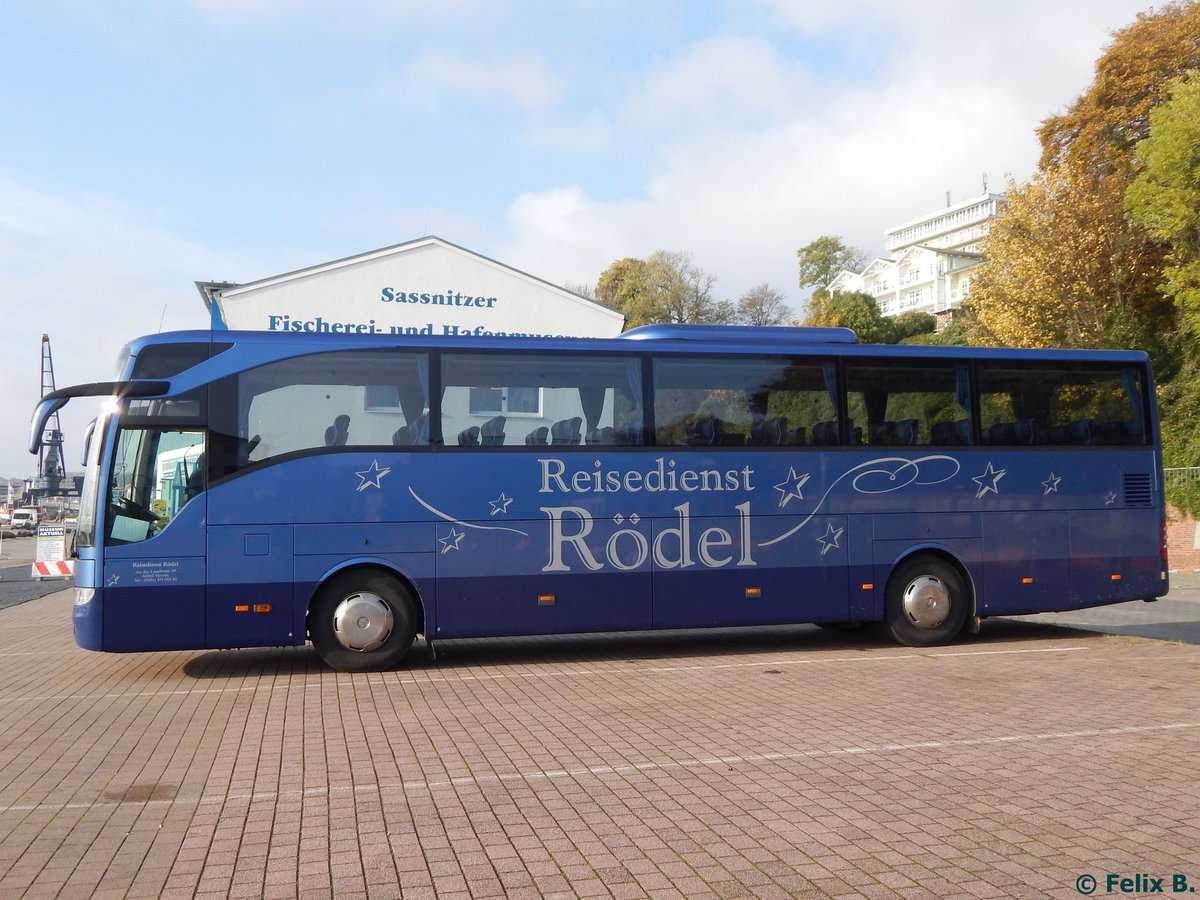 Mercedes Tourismo von Reisedienst Rödel aus Deutschland im Stadthafen Sassnitz am 24.10.2016