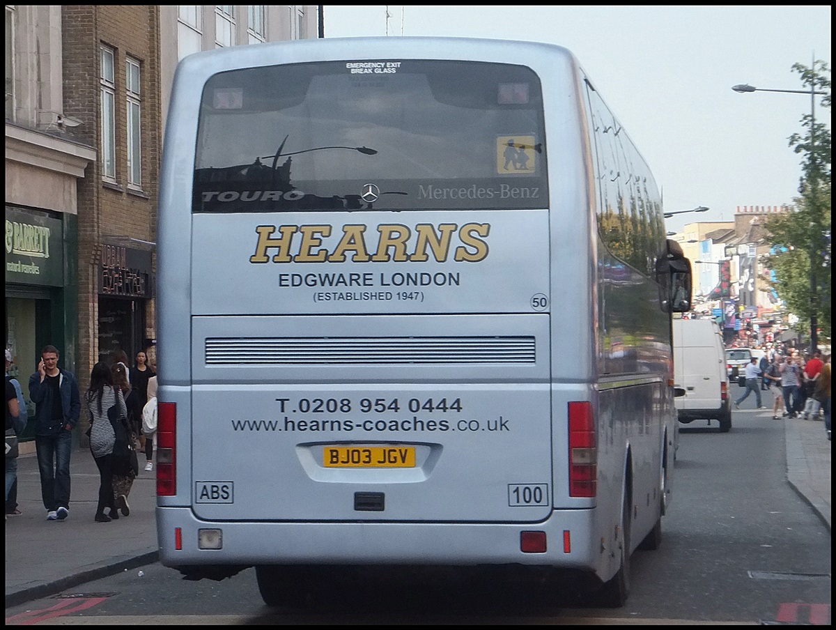 Mercedes Touro von Hearn's aus England in London am 24.09.2013