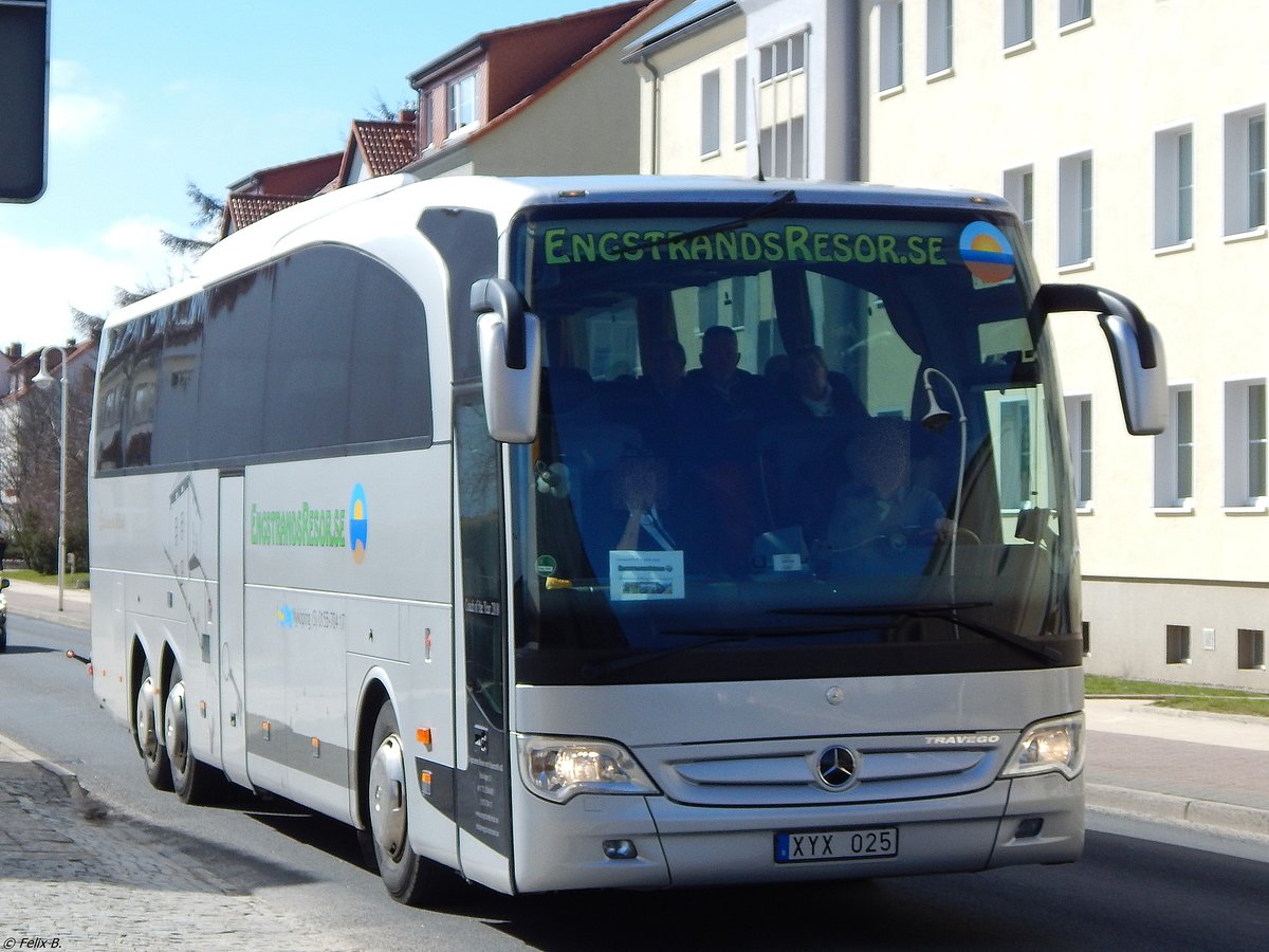 Mercedes Travego von EngstrandsResor.se aus Schweden in Sassnitz am 03.04.2015