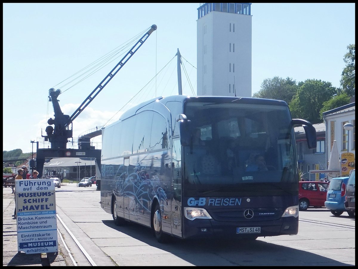 Mercedes Travego von GFB-Reisen aus Deutschland im Stadthafen Sassnitz am 29.05.2014