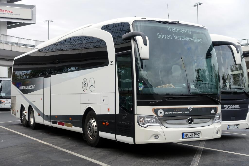 Mercedes Travego M, ehem. DFB Mannschaftsbus, jetzt  Müller , Frankfurt Flughafen 07.10.2016