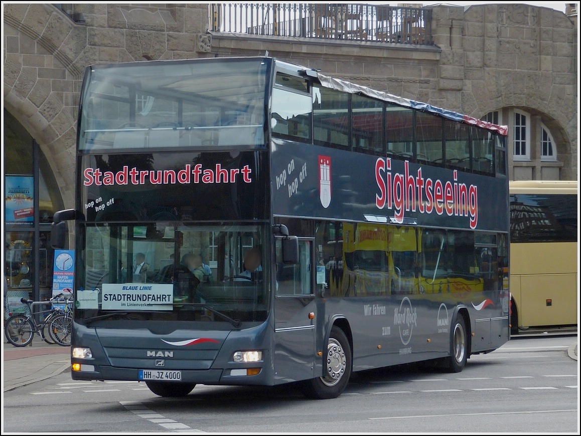 Mit solchem sauberen MAN Bus unternimmt man gerne Stadrundfahrten, aufgenommen am 17.09.2013