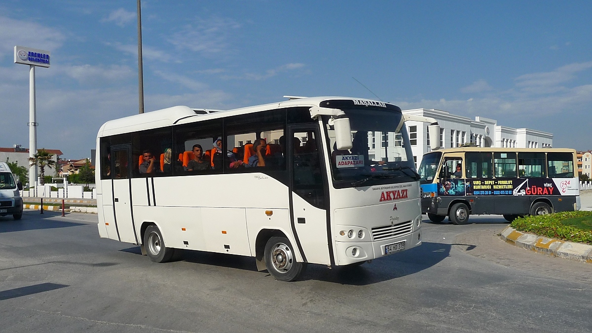 Mitsubishi Reisebus in Adapazari, 24.4.2016