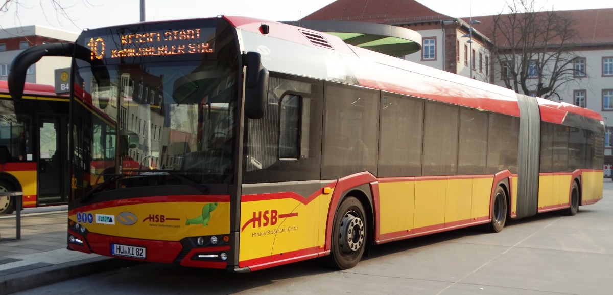 Nagelneuer HSB Solaris Urbino 18 Wagen 82 am 10.03.16 in Hanau auf der Linie 10