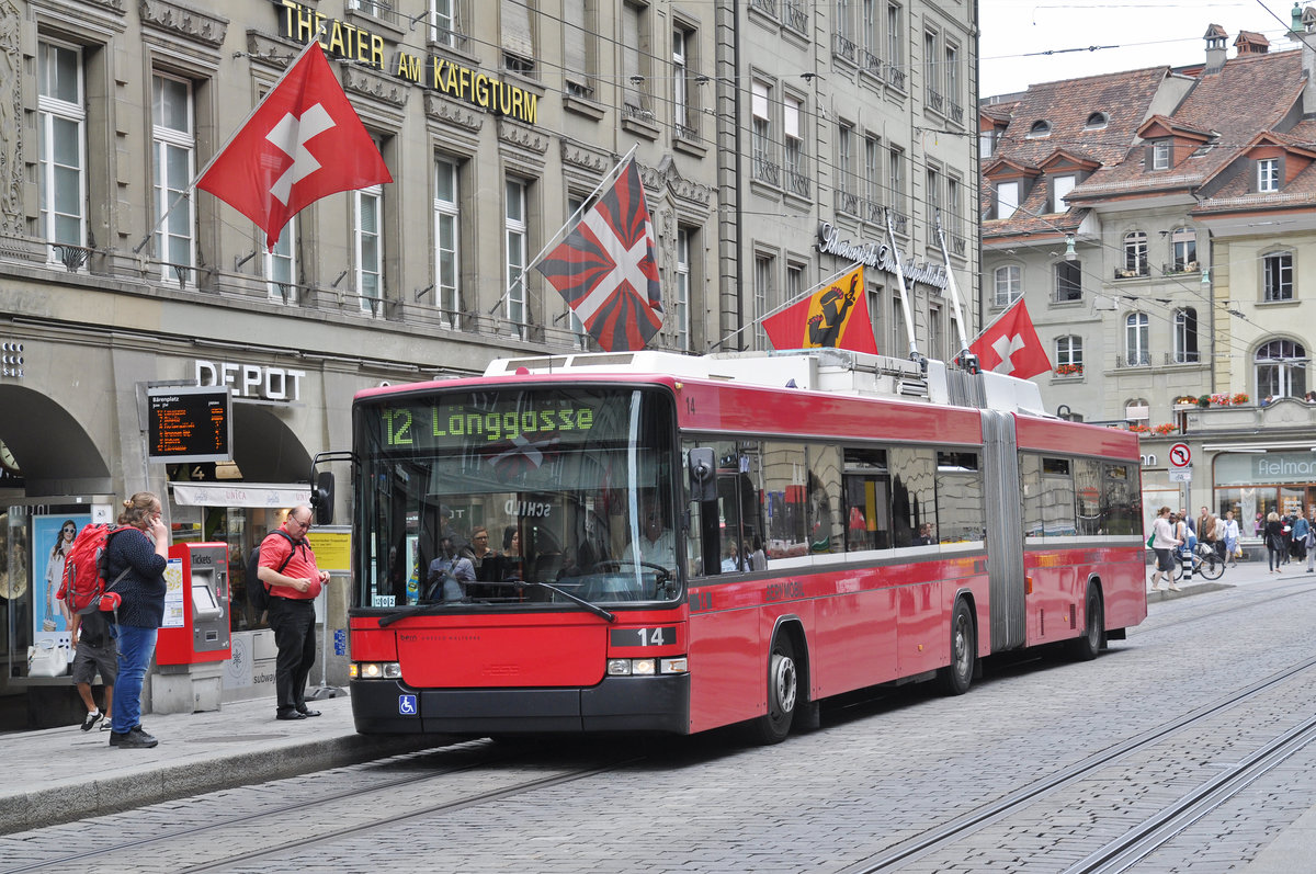 NAW Hess Trolleybus 14, auf der Linie 12, bedient die Haltestelle Bärenplatz. Die Aufnahme stammt vom 09.06.2017.