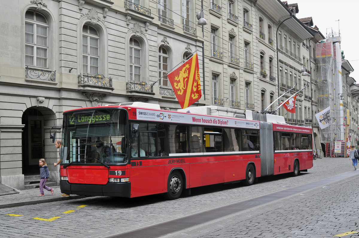 NAW Hess Trolleybus 19, auf der Linie 12, fährt durch die Kramgasse. Die Aufnahme stammt vom 09.06.2017.