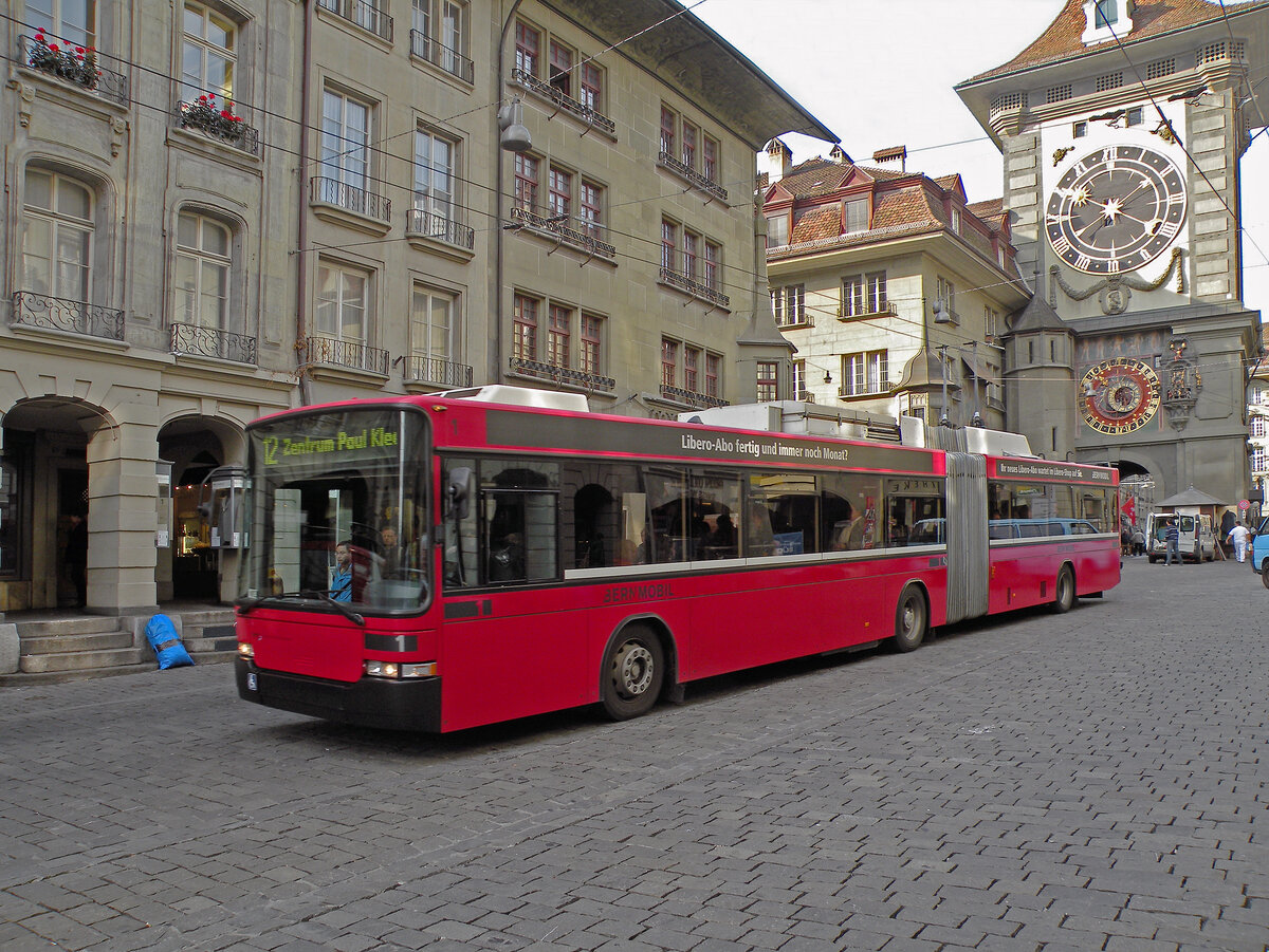 NAW Trolleybus 1, auf der Linie 12, fährt durch die Kramgasse. Die Aufnahme stammt vom 01.11.2010.