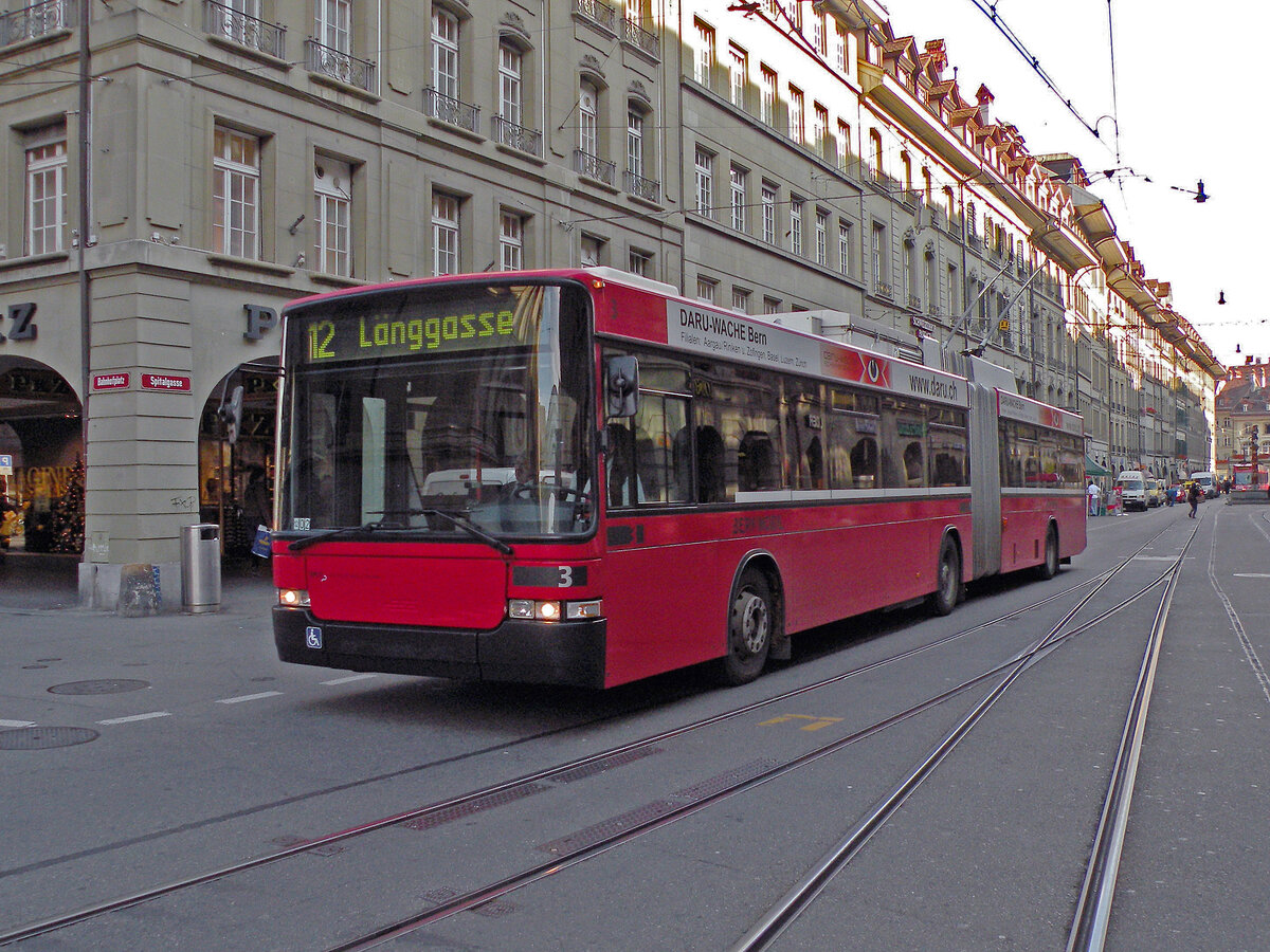 NAW Trolleybus 3, auf der Linie 12, fährt durch die Kramgasse. Die Aufnahme stammt vom 01.11.2010.