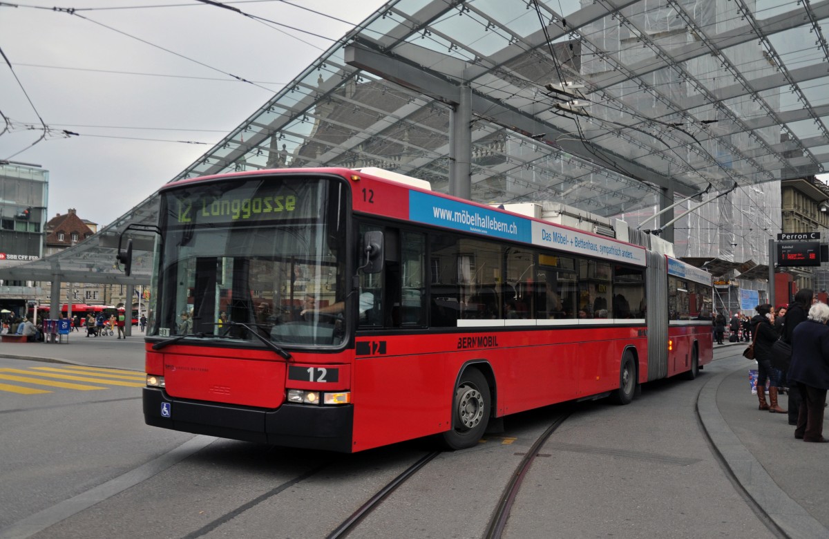 NAW Trolleybus mit der Betriebsnummer 12 auf der Linie 12 beim Bahnhof Bern. Die Aufnahme stammt vom 08.11.2013.