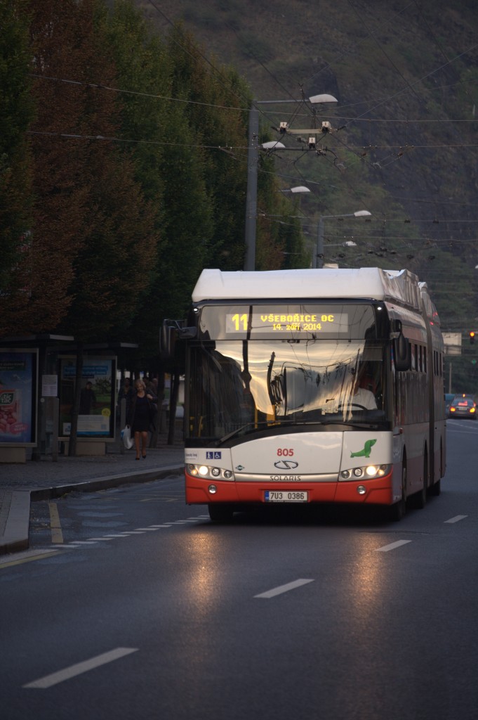Neben den traditioellen O-Bussen verkehren auch andere modernen Busse im Stadtverkehr von Usti, hier  ein Solaris Urbino  13.09.2014  19:13 Uhr.