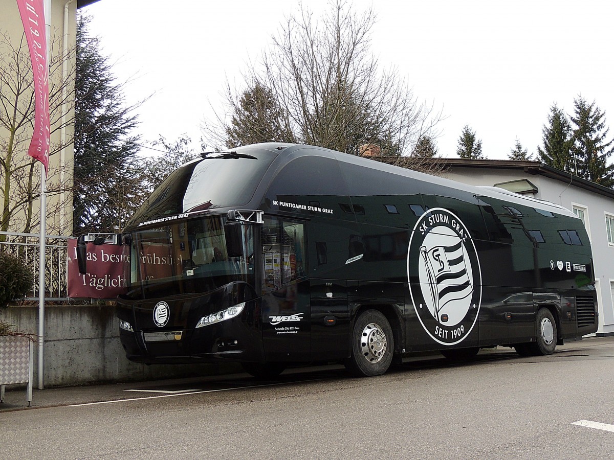NEOPLAN CITYLINER, als Mannschaftsbus des SK-Puntigamer Sturm Graz anlässlich eines Bundesligaspieles in Ried; 140222