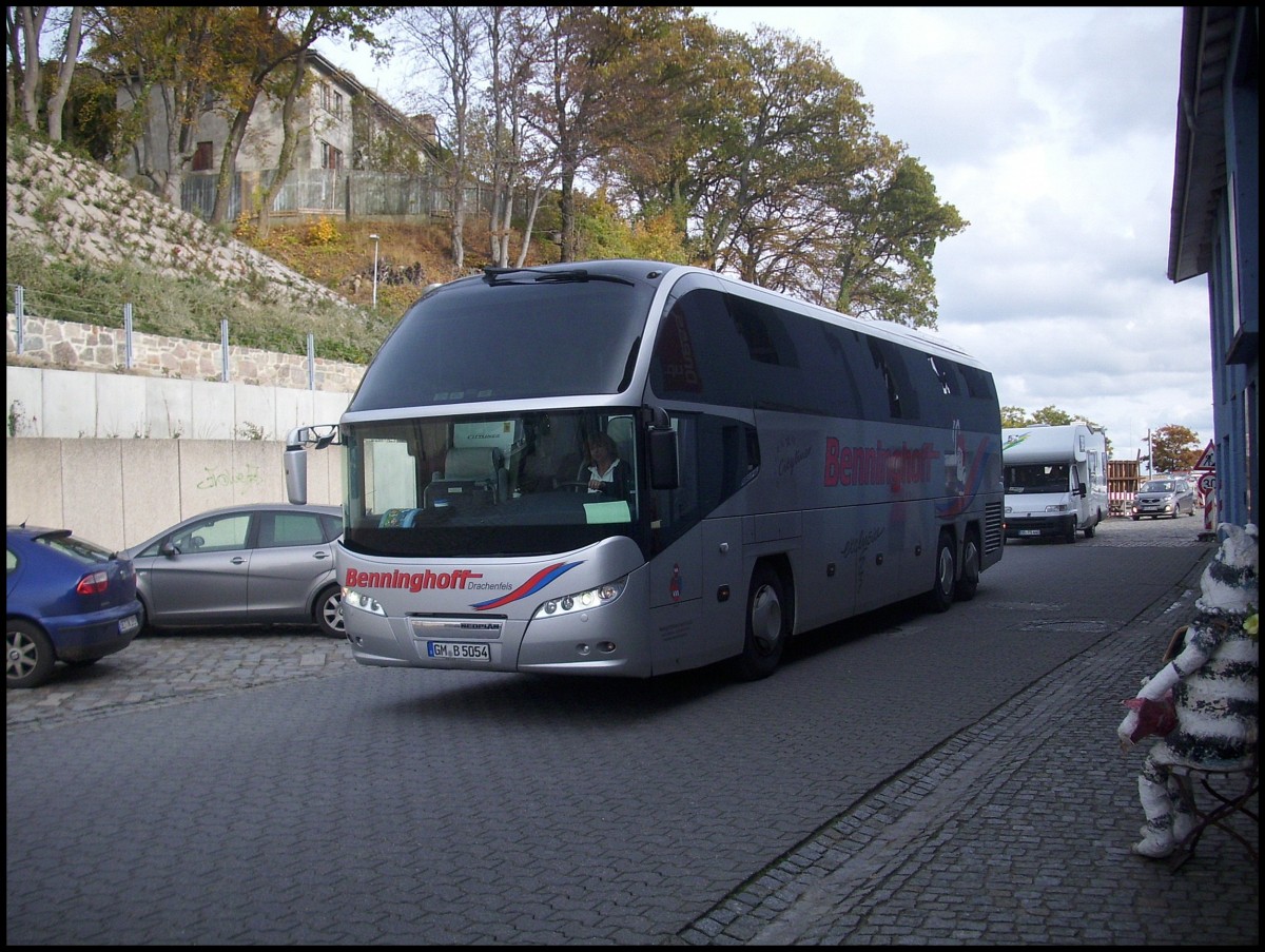 Neoplan Cityliner von Benninghoff aus Deutschland im Stadthafen Sassnitz am 27.10.2012