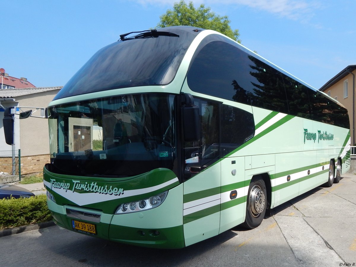 Neoplan Cityliner von Faarup Turistbusser aus Dänemark in Sassnitz am 13.06.2015