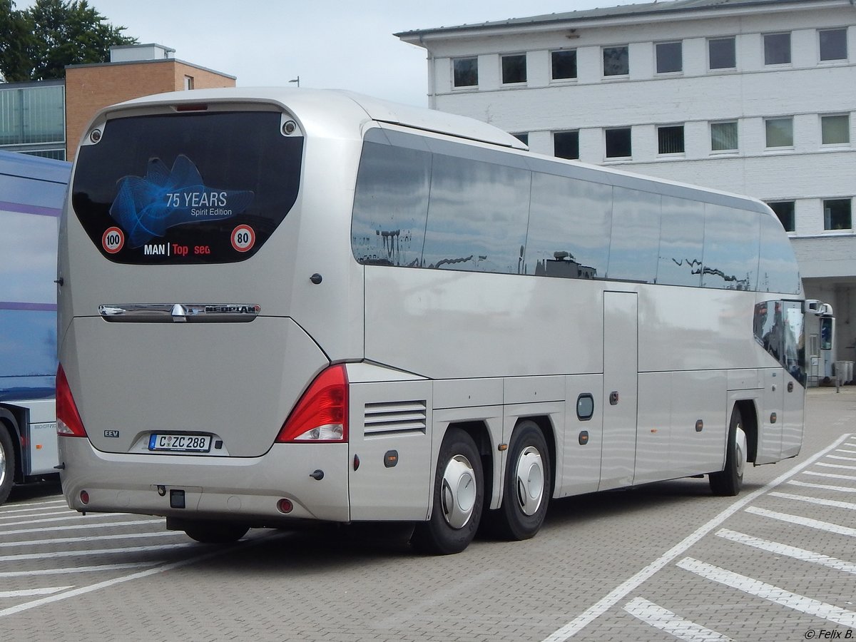Neoplan Cityliner von Fahrschule & Busbetrieb Krauß aus Deutschland im Stadthafen Sassnitz am 22.07.2017