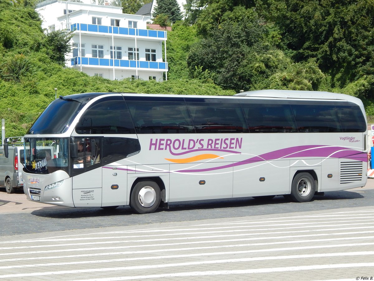 Neoplan Cityliner von Herold's Reisen aus Deutschland im Stadthafen Sassnitz am 27.08.2017