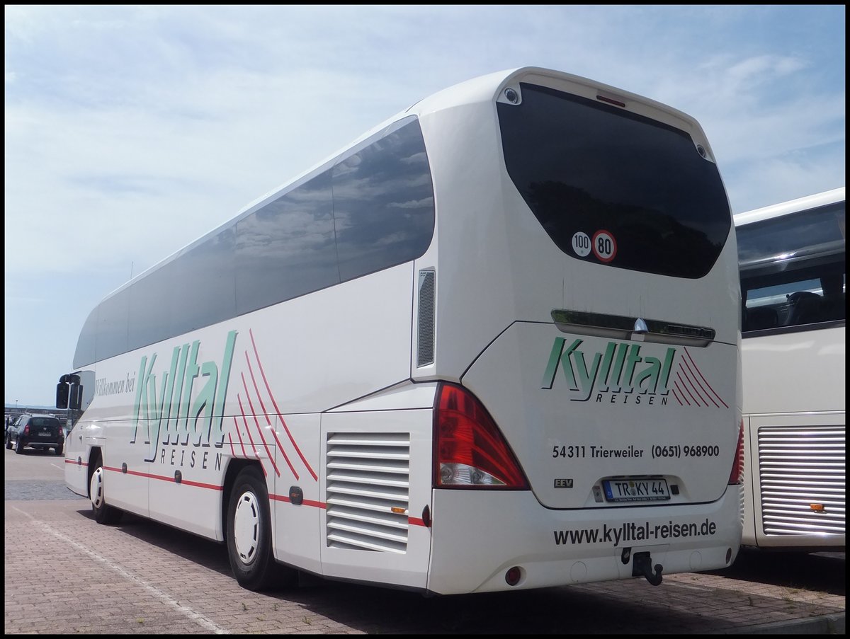 Neoplan Cityliner von Kylltal Reisen aus Deutschland im Stadthafen Sassnitz am 08.06.2014