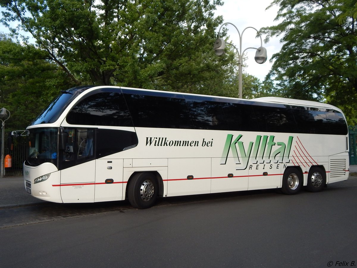Neoplan Cityliner von Kylltal Reisen aus Deutschland in Berlin am 09.06.2016