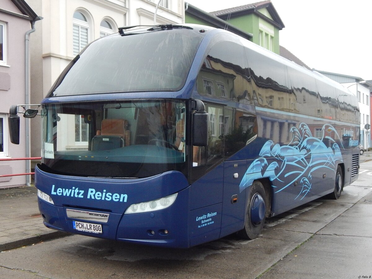 Neoplan Cityliner von Lewitz-Reisen aus Deutschland in Neubrandenburg am 17.11.2019