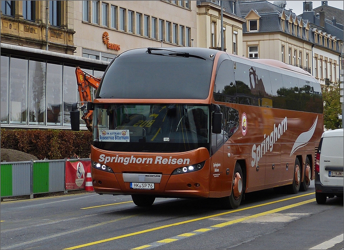 Neoplan Cityliner von Springhorn Reisen, ist in der Stadt Luxemburg unterwegs. 23.10.2019