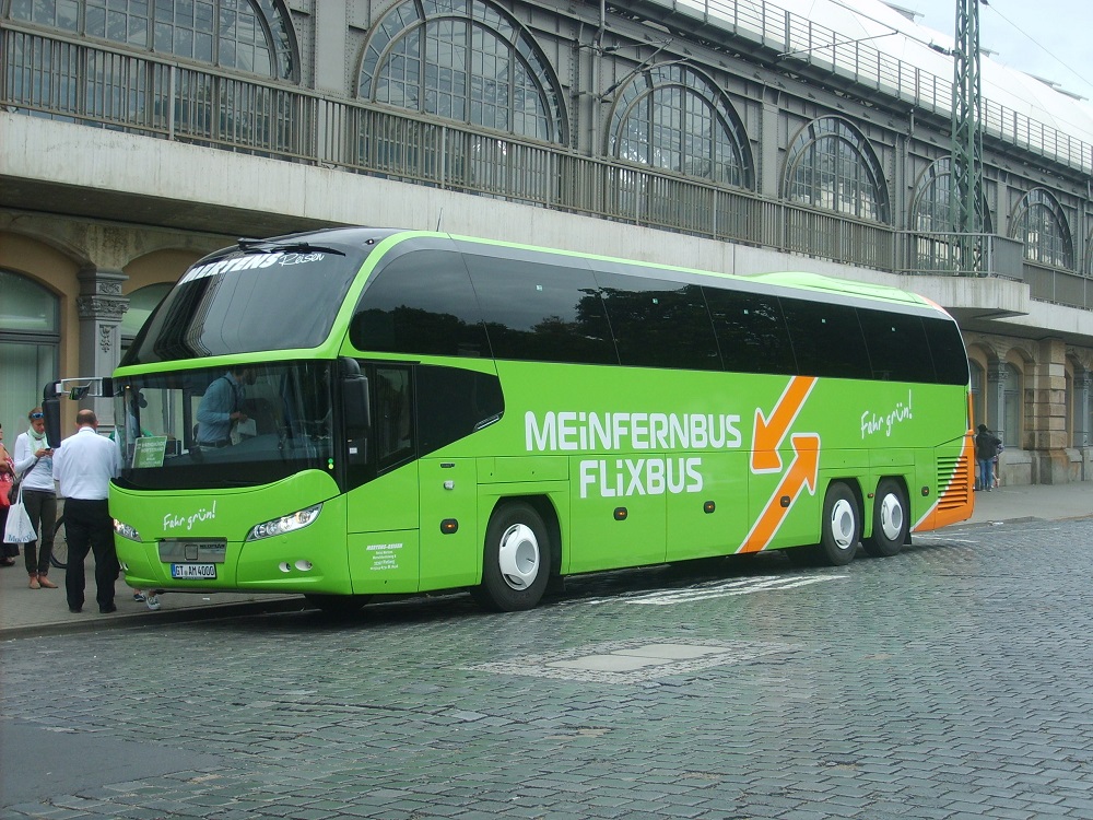 Neoplan N 1216 HDL (P 16) - GT AM 4000 - in Dresden, Bayrische Straße (am Hbf) - am 27-Juli-2015 --> Fahrzeug gehört: Mertens Reisen, Rietberg