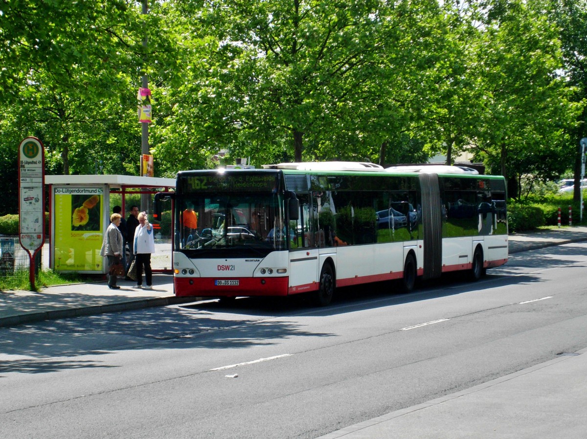 Neoplan N 44-Serie (Centroliner) auf der Linie 462 nach Dortmund-Barop An der Palmweide am S-Bahnhof Dortmund-Lütgendortmund.(31.5.2014)

