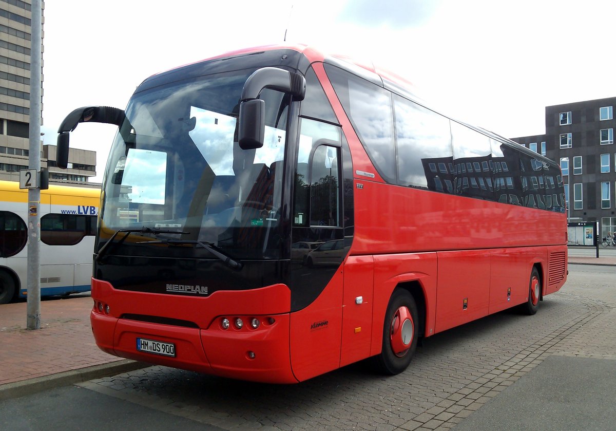 Neoplan Reisebus am ZOB in Hannover. Aufgenommen am 10.07.2015