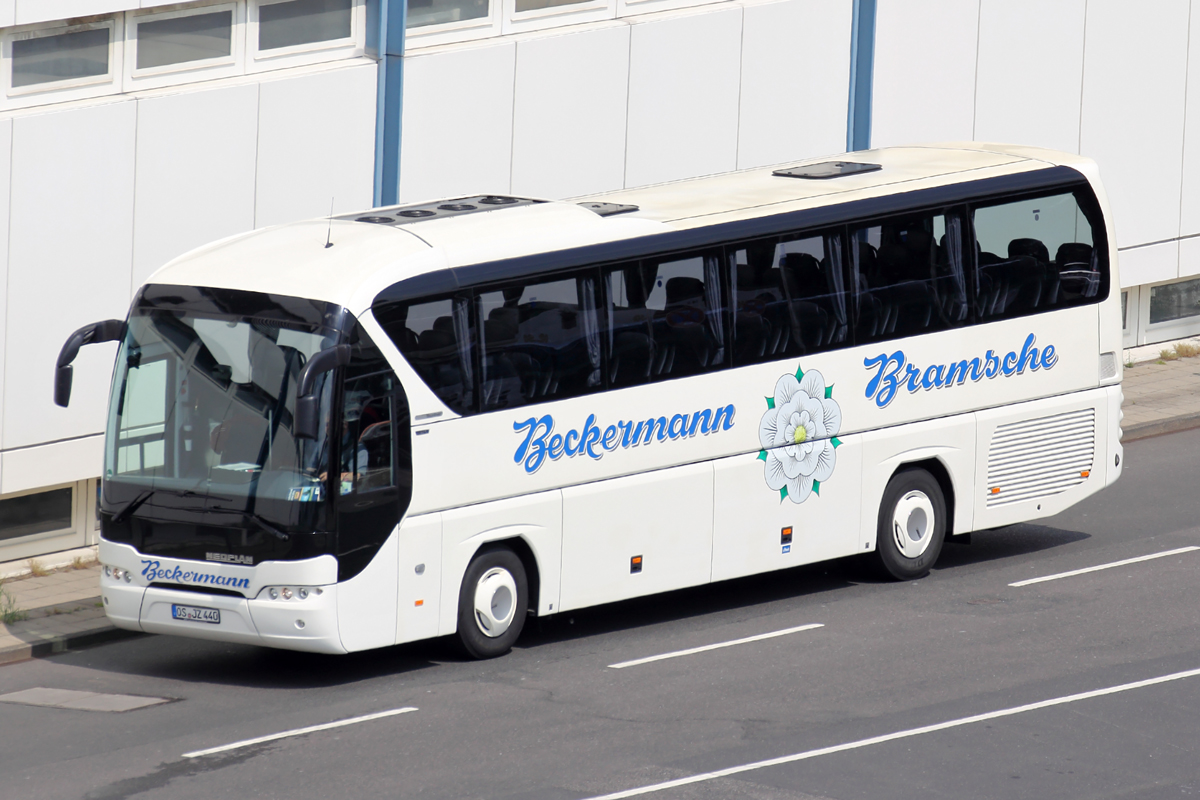 Neoplan Reisebus gesehen in Düsseldorf am Flughafen 28.5.2016