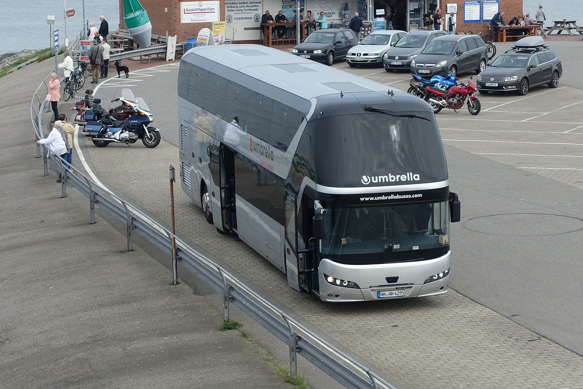 Neoplan Skyliner, Firma  „Umbrella Bus“, HH-HH4295, 23.5.2019 am Eider Sperrwerk /