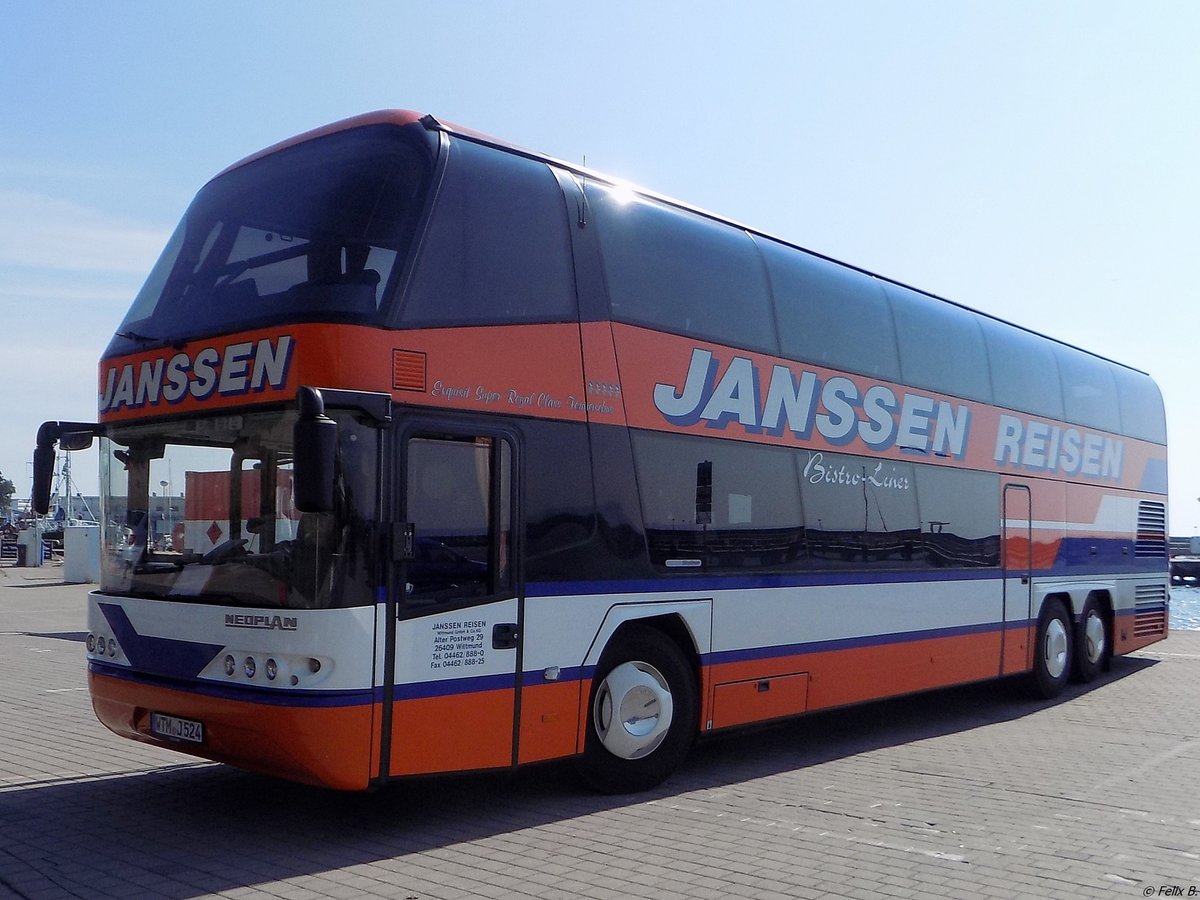 Neoplan Skyliner von Janssen aus Deutschland im Stadthafen Sassnitz am 09.08.2014