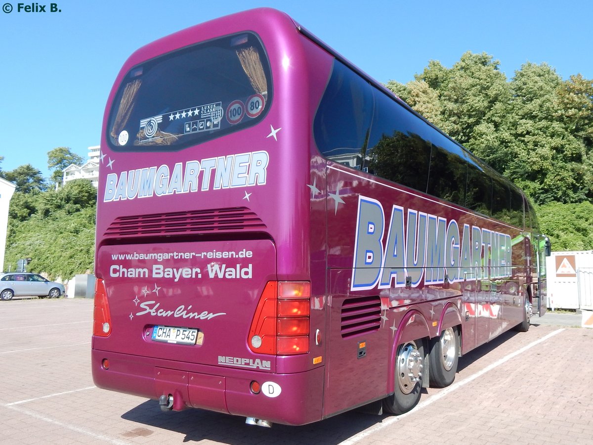 Neoplan Starliner von Baumgartner aus Deutschland im Stadthafen Sassnitz am 14.08.2015