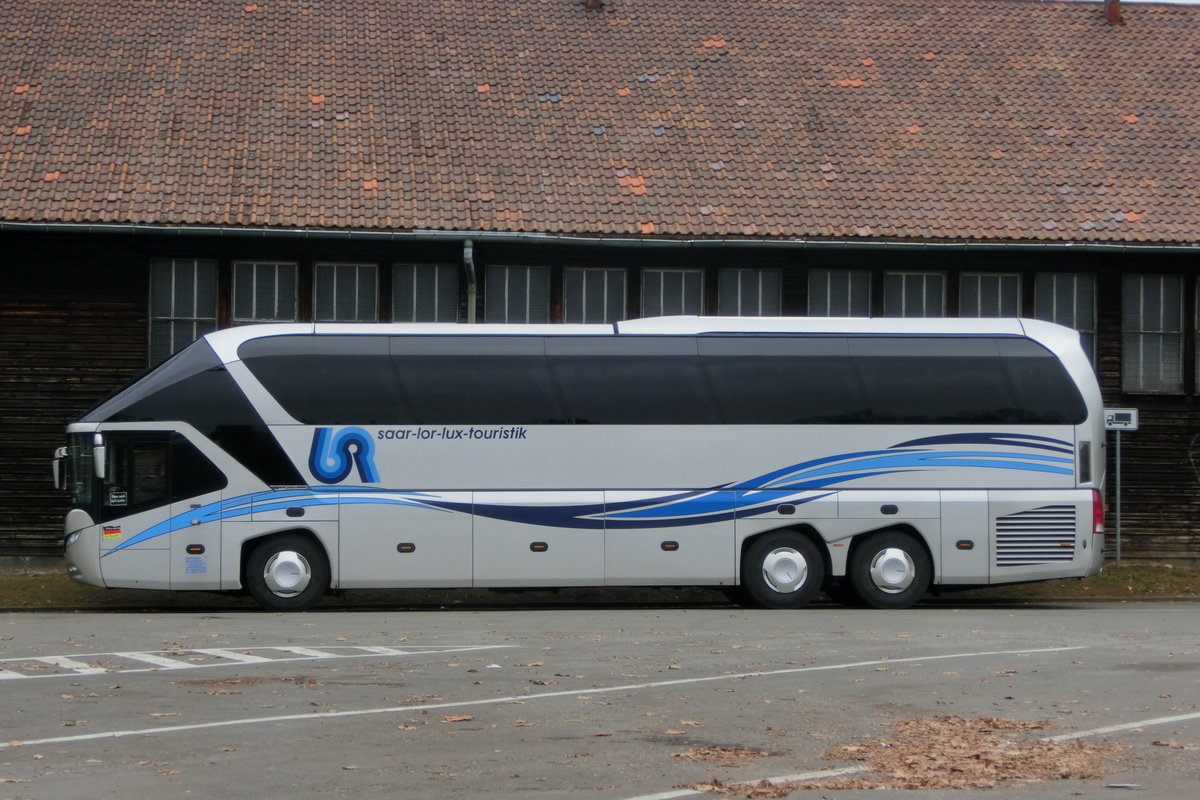 Neoplan Starliner von Beckinger Reisen am 02.12.2016 in Landau/Pfalz