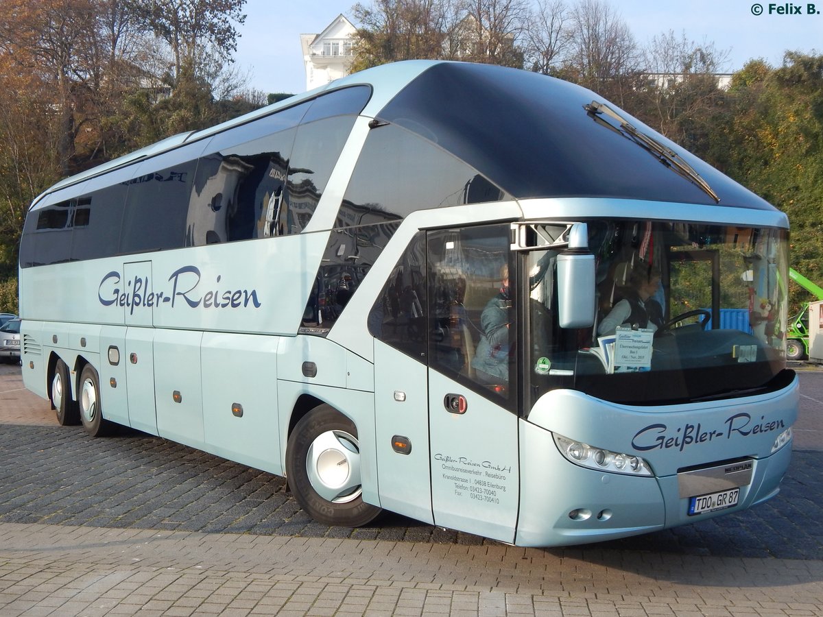 Neoplan Starliner von Geißler-Reisen aus Deutschland im Stadthafen Sassnitz am 31.10.2015